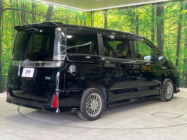 TOYOTA VOXY HYBRID 2018 Image 31