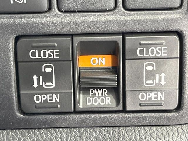 TOYOTA VOXY 2022 Image 31