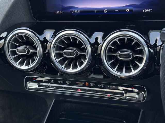 MERCEDES BENZ EQA 2024 Image 31