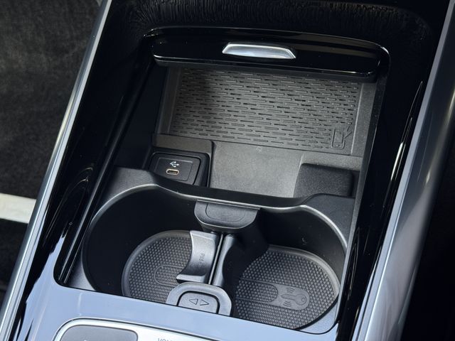 MERCEDES BENZ EQA 2024 Image 31