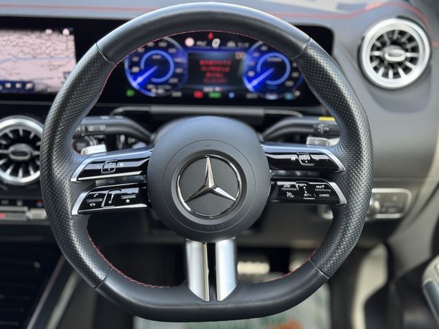 MERCEDES BENZ EQA 2024 Image 31