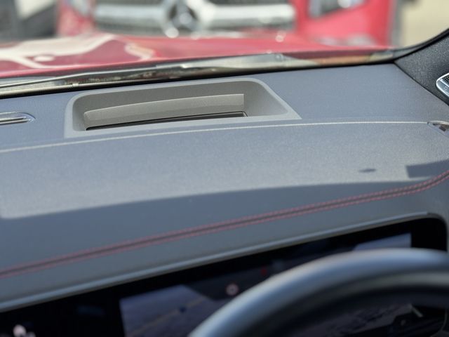 MERCEDES BENZ EQA 2024 Image 31