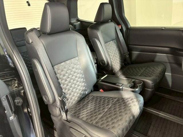 TOYOTA VOXY HYBRID 2023 Image 31