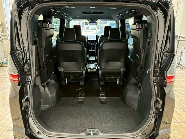 TOYOTA VOXY HYBRID 2023 Image 31