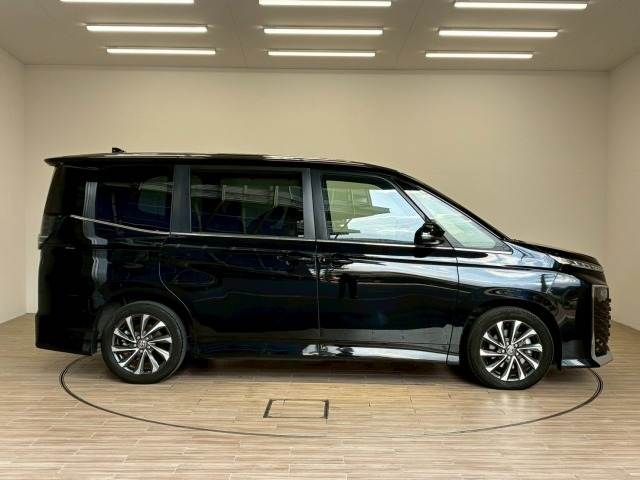 TOYOTA VOXY HYBRID 2023 Image 31