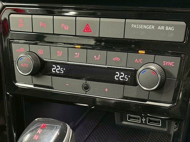 VOLKSWAGEN T-CROSS 2020 Image 31