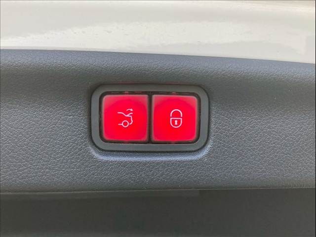 MERCEDES BENZ C CLAS 2022 Image 31