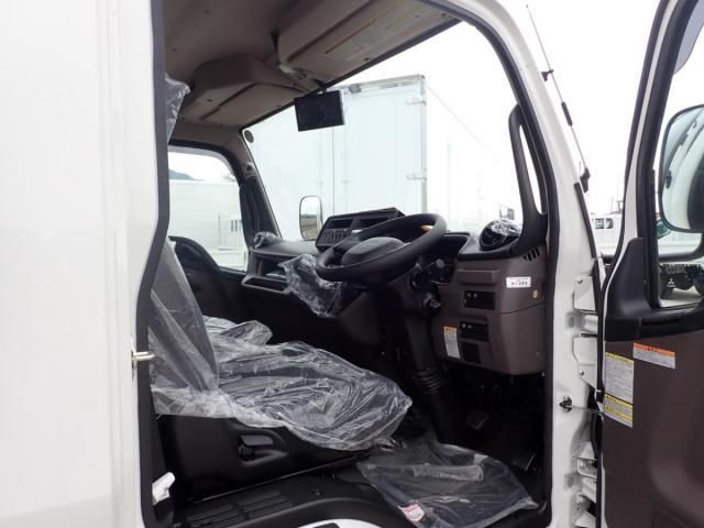 MITSUBISHI CANTER 2025 Image 31