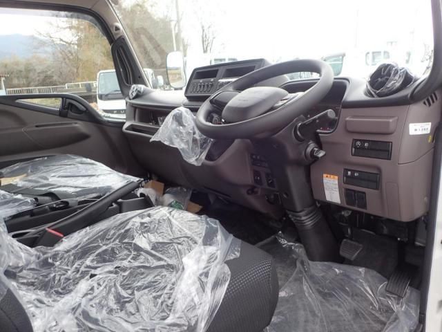 MITSUBISHI CANTER 2025 Image 31