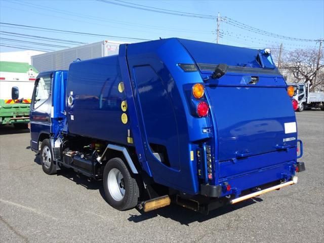 MITSUBISHI CANTER 2017 Image 31