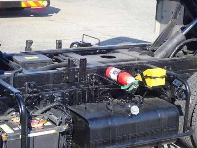 MITSUBISHI CANTER 2017 Image 31