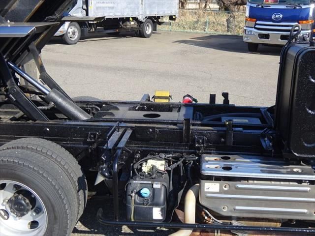 MITSUBISHI CANTER 2017 Image 31