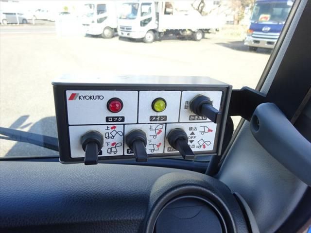 MITSUBISHI CANTER 2017 Image 31