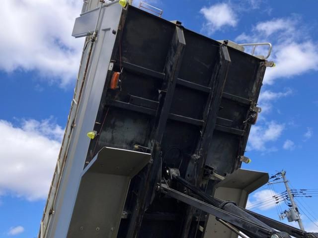 MITSUBISHI FUSOU SUPER GREAT 2016 Image 31