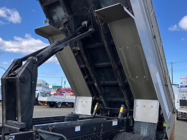 MITSUBISHI FUSOU SUPER GREAT 2016 Image 31