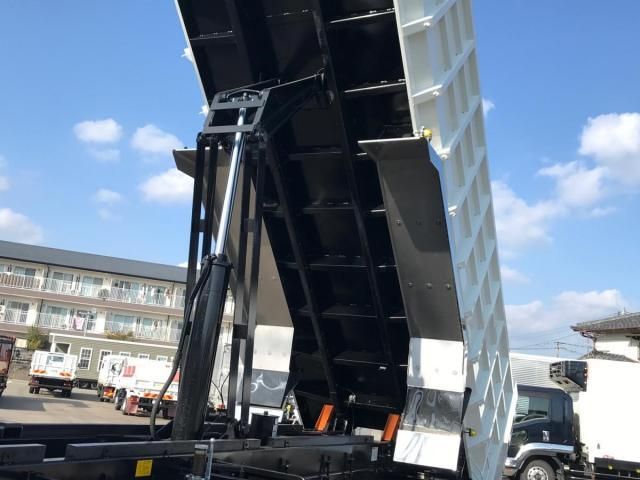 MITSUBISHI FUSOU SUPER GREAT 2025 Image 31