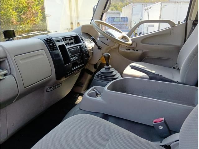 HINO DUTRO 2007 Image 31