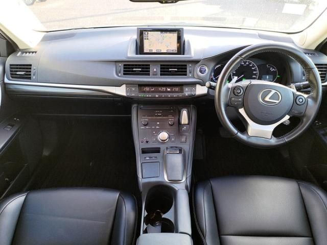 TOYOTA LEXUS CT200H 2016 Image 31