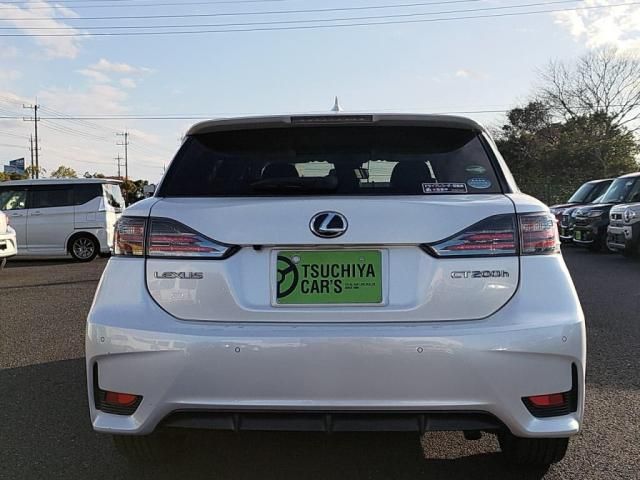 TOYOTA LEXUS CT200H 2016 Image 31