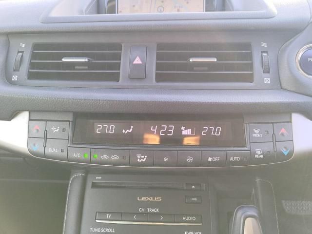 TOYOTA LEXUS CT200H 2016 Image 31