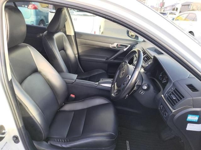 TOYOTA LEXUS CT200H 2016 Image 31