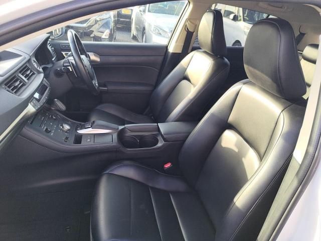 TOYOTA LEXUS CT200H 2016 Image 31