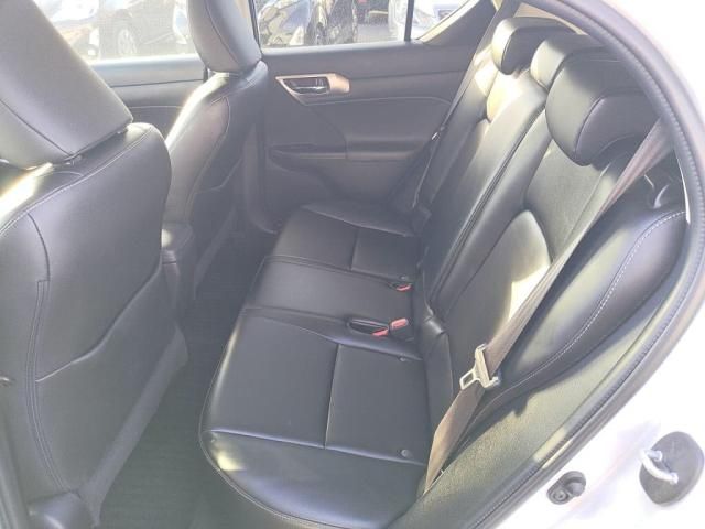 TOYOTA LEXUS CT200H 2016 Image 31