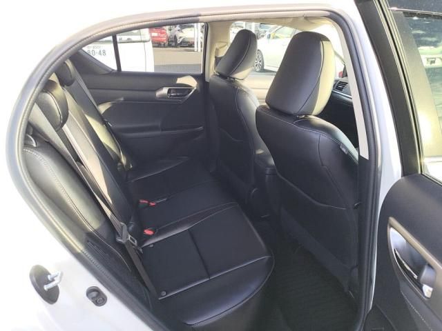 TOYOTA LEXUS CT200H 2016 Image 31