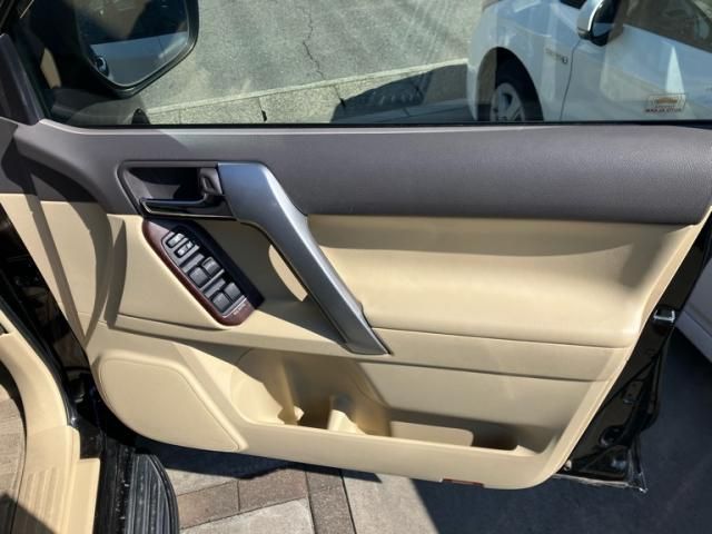 TOYOTA LANDCRUISER PRADO 2015 Image 31