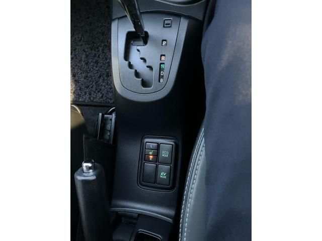 TOYOTA AQUA 2014 Image 31