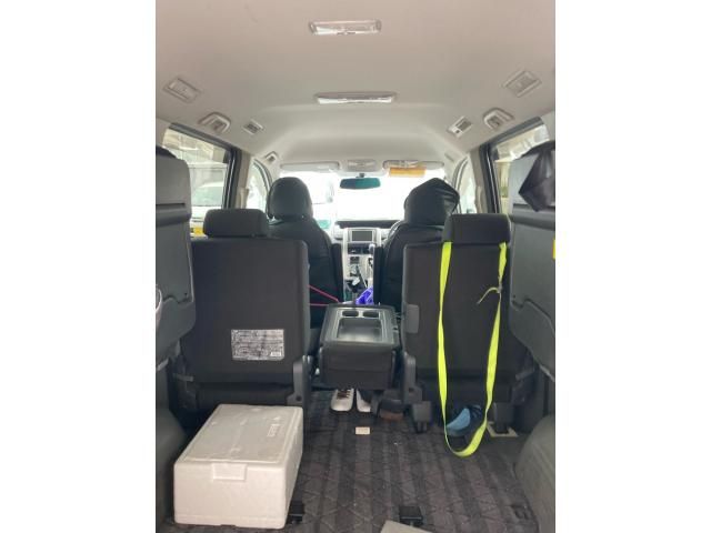 TOYOTA VOXY 2008 Image 31