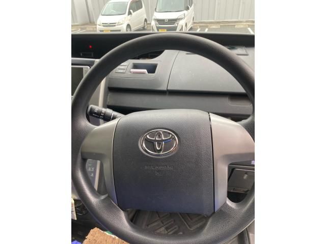 TOYOTA VOXY 2008 Image 31