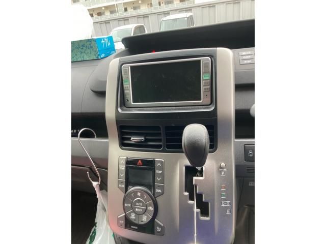 TOYOTA VOXY 2008 Image 31