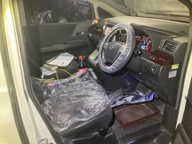 TOYOTA ALPHARD 2012 Image 31
