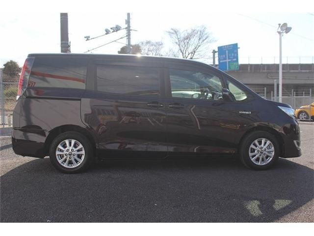 TOYOTA NOAH HYBRID 2018 Image 31
