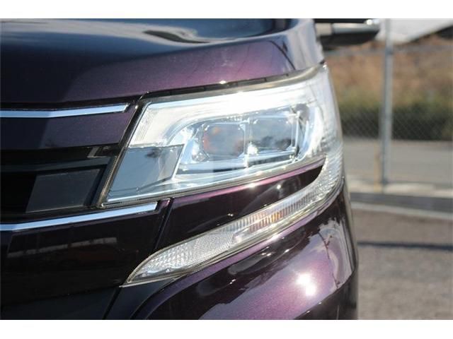 TOYOTA NOAH HYBRID 2018 Image 31