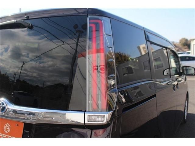 TOYOTA NOAH HYBRID 2018 Image 31