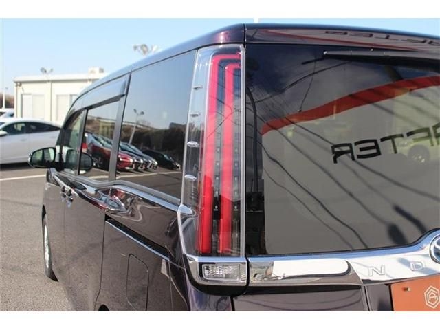 TOYOTA NOAH HYBRID 2018 Image 31