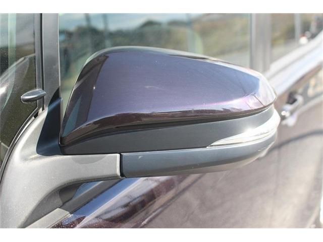 TOYOTA NOAH HYBRID 2018 Image 31