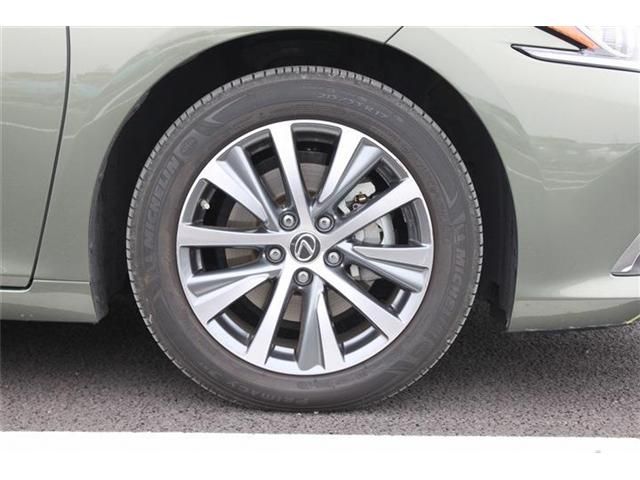 TOYOTA LEXUS ES300H 2019 Image 31