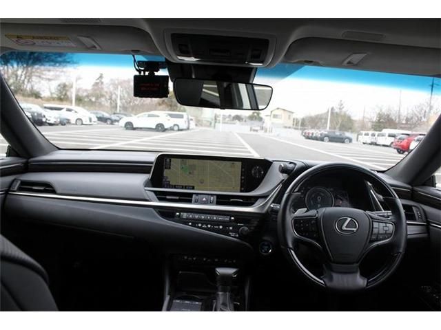 TOYOTA LEXUS ES300H 2019 Image 31