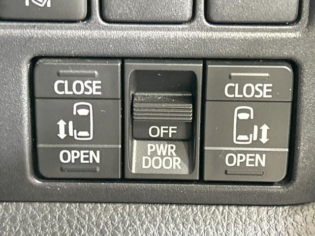 TOYOTA VOXY 2018 Image 31