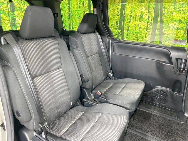 TOYOTA VOXY 2018 Image 31