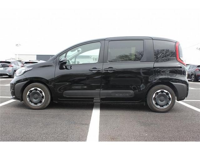 TOYOTA SIENTA HYBRID 2025 Image 31