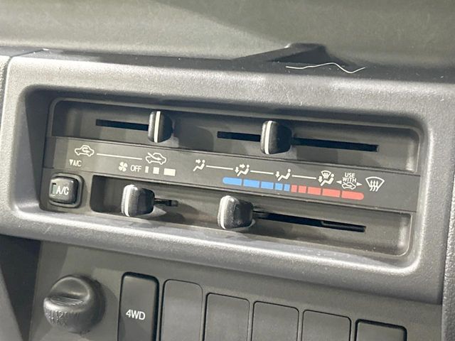 DAIHATSU HIJET TRUCK 4WD 2017 Image 31