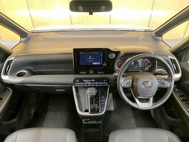 TOYOTA NOAH 2022 Image 31