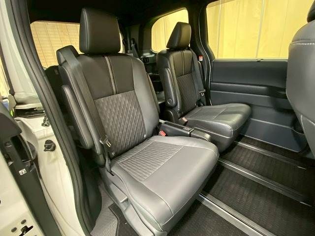 TOYOTA NOAH 2022 Image 31