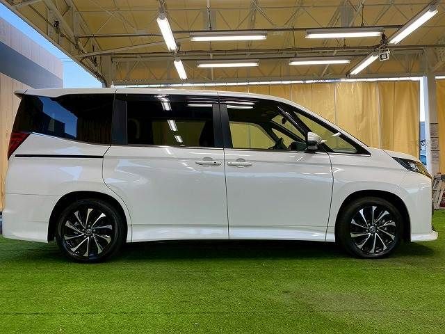 TOYOTA NOAH 2022 Image 31
