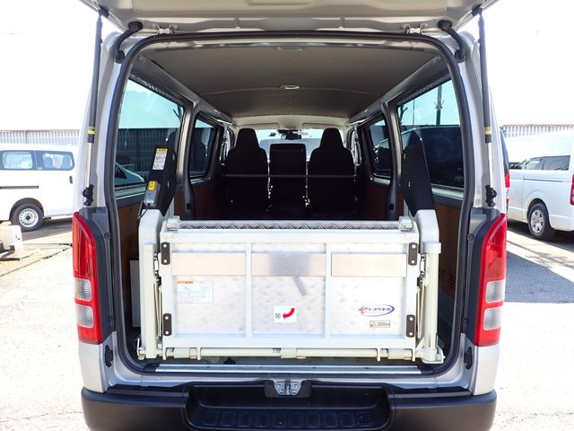 TOYOTA HIACE VAN 4WD 2021 Image 31