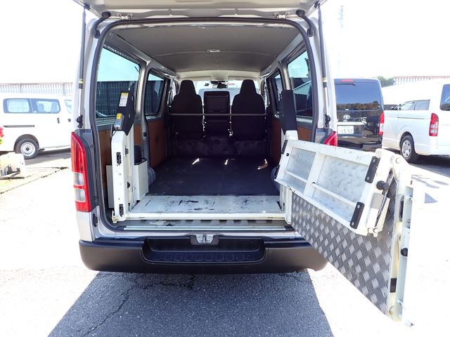 TOYOTA HIACE VAN 4WD 2021 Image 31